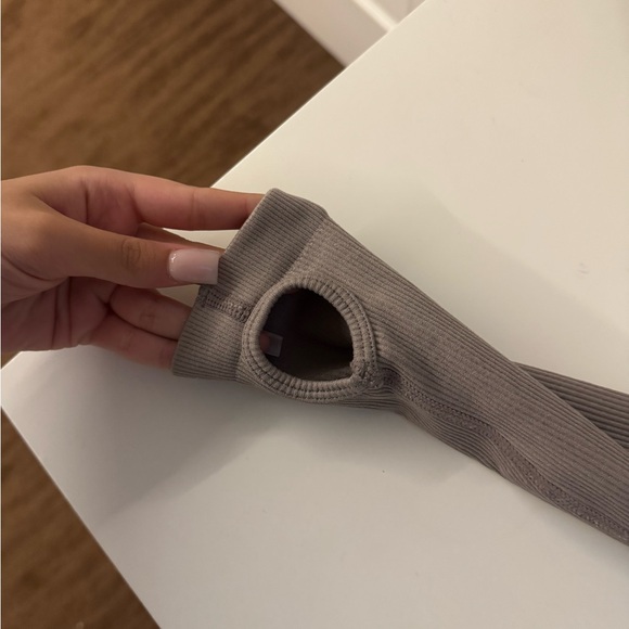 Long Sleeve Ribbed Top - Picture 2 of 4